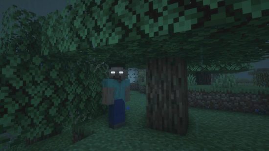 Coole Minecraft-Skins: Ein Spielercharakter schleicht sich im Dunkeln hinter einem Baum hervor und trägt einen Herobrine-Skin 