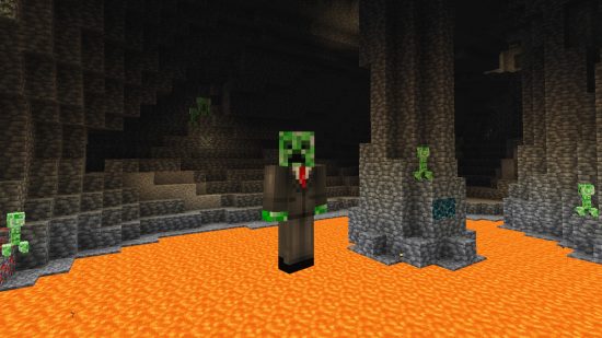 Minecraft-Skins: Ein Creeper in einem Anzug steht in der Nähe eines unterirdischen Lavabeckens, in dem andere Creeper leben