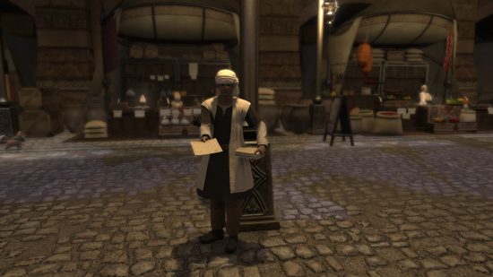 Ein Mann mit weißem Turban und langem weißen Mantel, der auf einer gepflasterten Straße einen Flyer verteilt