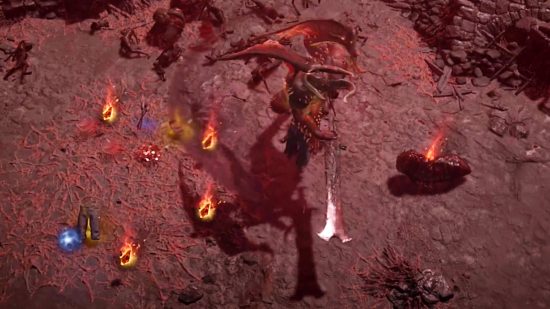Diablo 4 Helltide-Event – ​​Ein Spieler bekämpft einen großen Dämon in einer rot gefärbten, blutgetränkten Landschaft, während sich leuchtende Beute auf dem Boden ausbreitet