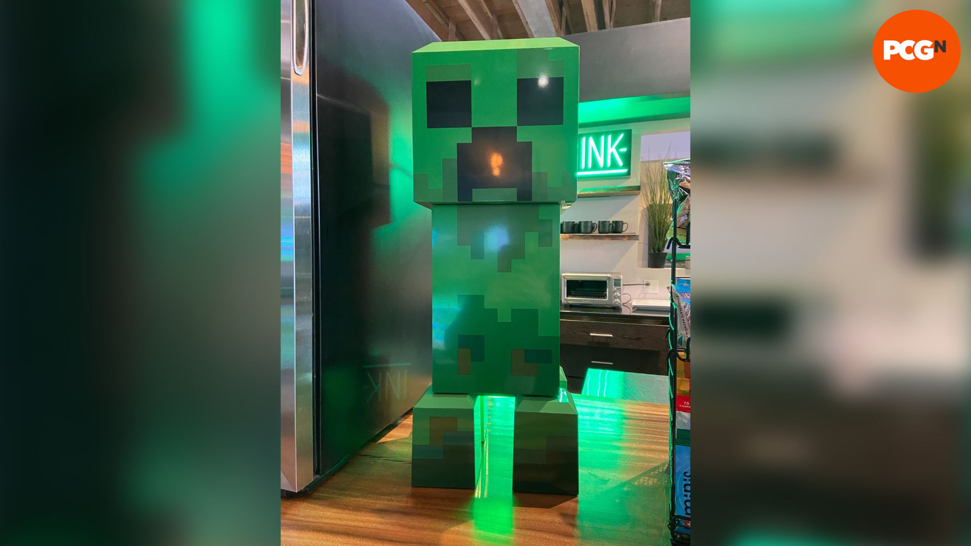 Minecraft: here is the official Creeper mini fridge to face the summer  heat! - Aroged