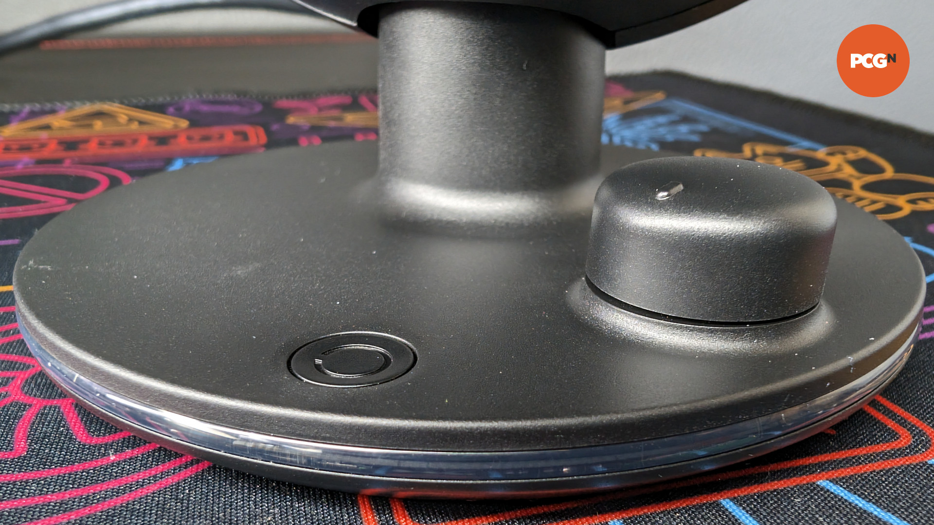 SteelSeries Arena 7 review: Speaker stand base