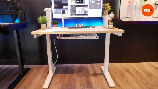corsair platform 4 gaming desk 02