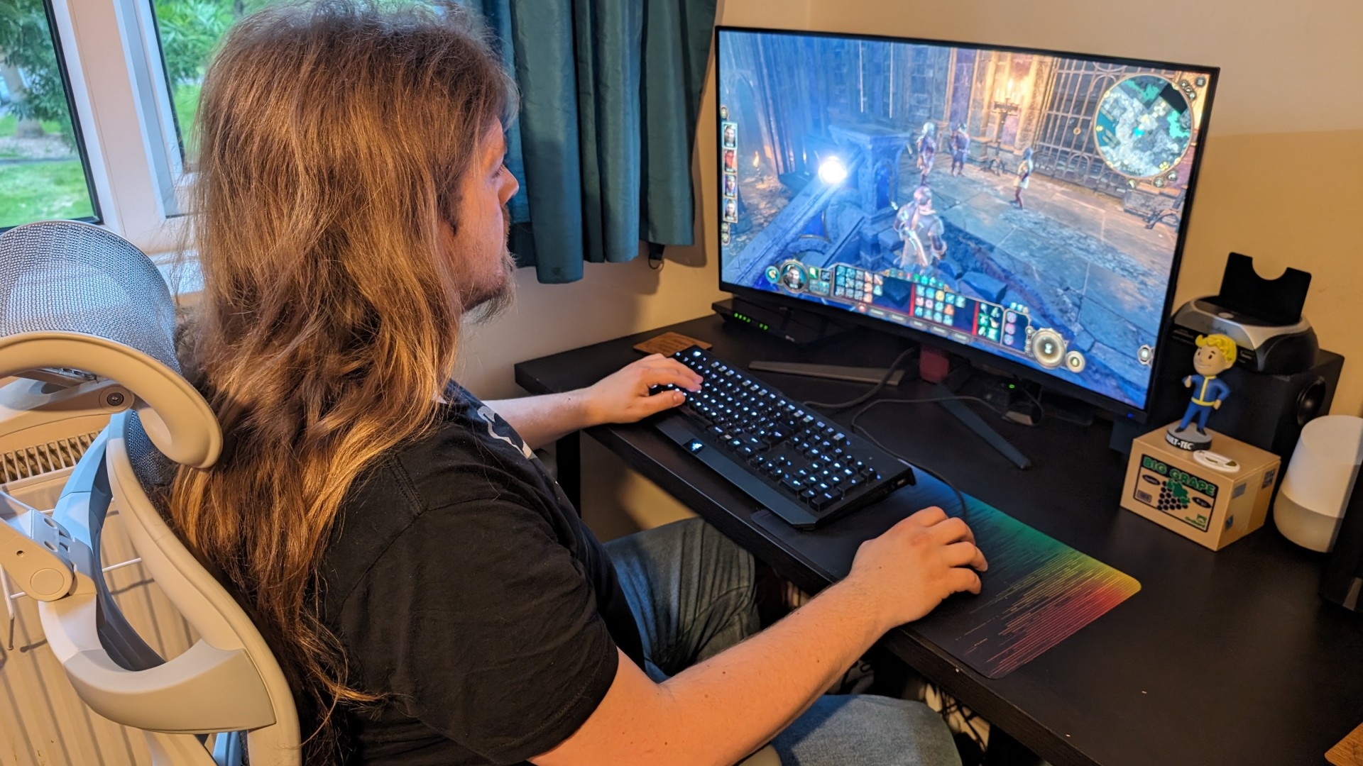 Sihoo Doro C300 chair review image showing a beautiful long-haired man in the prime of life playing Baldur's Gate 3 while sitting in the chair.