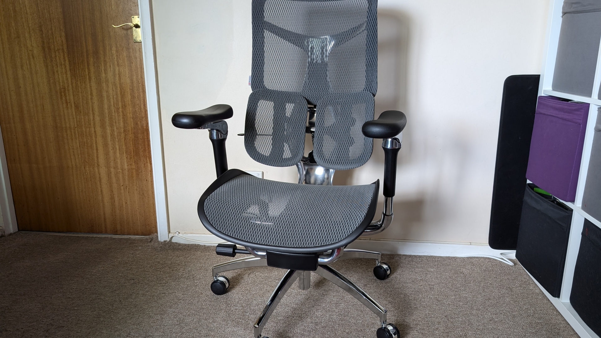 Sihoo Doro S300 ergonomic office chair review image showing the chair from the front, with the arms in the centre of the frame.