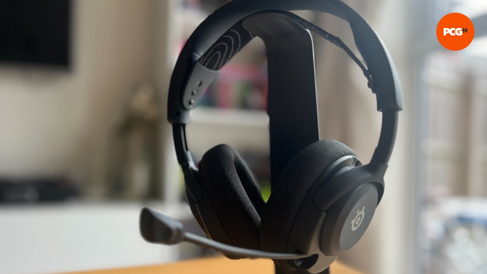 Steelseries Nova 5 Wireless with microphone extended 