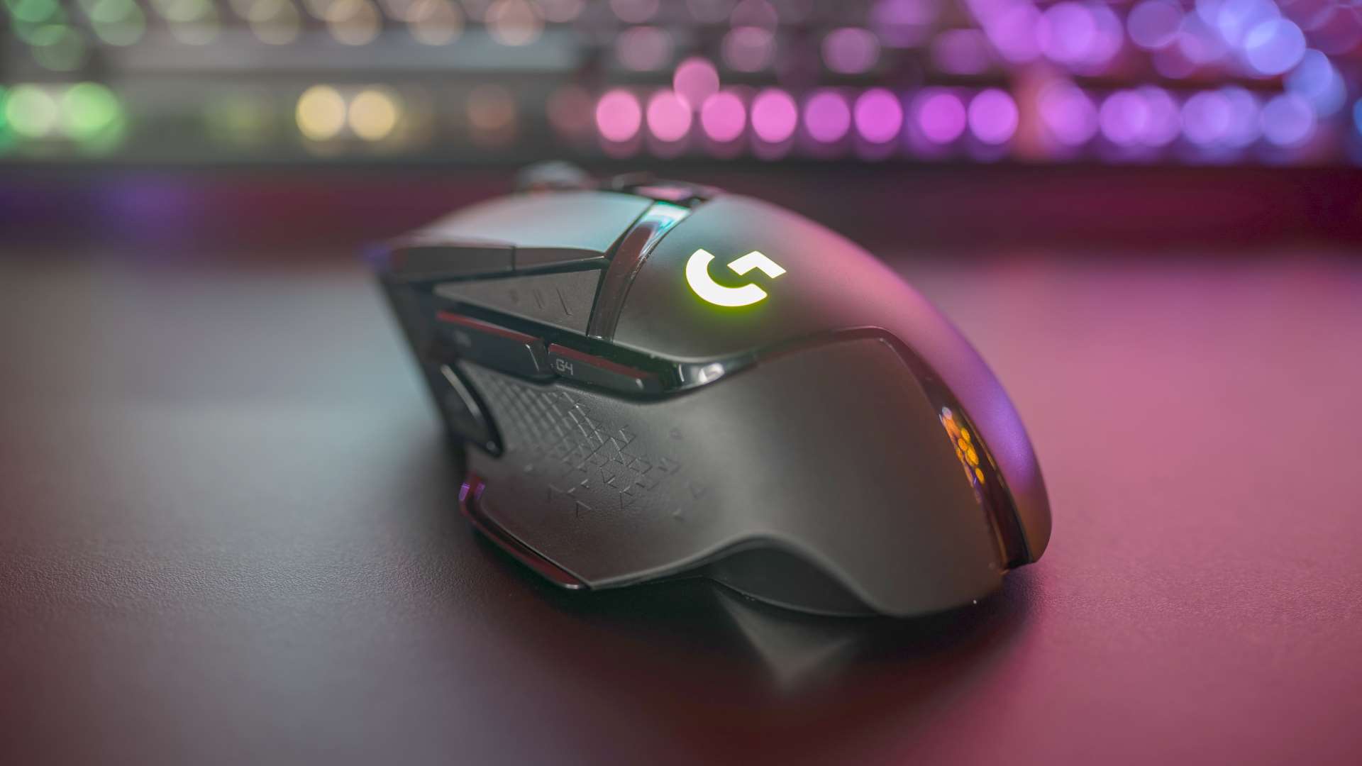 My original g502's G logo has turned green over the years : r/G502MasterRace