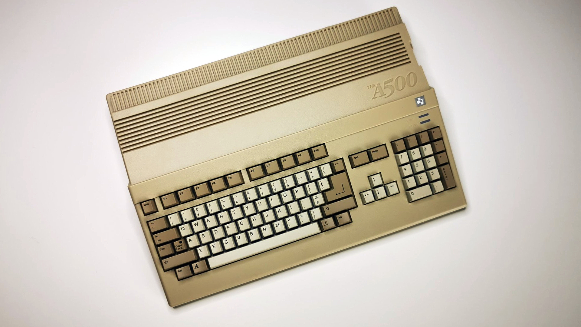 A500 Mini, a retro Amiga 500, launches early 2022 with 25 games